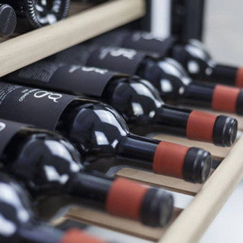 Ferrara SW-38 fekete szabadonálló borhűtő, 38 palackos, 110L