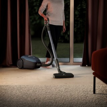 Electrolux PD82-8DB porzsákos porszívó alacsony zajszinttel 57 dB, kék, 600W 