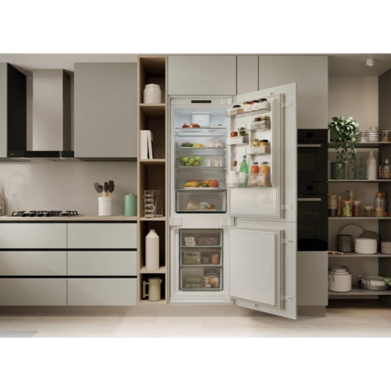 Candy CNBQL3518EV beépíthető alulfagyasztós kombinált hűtőszekrény, 194/74L, 54x55x177.2 cm 