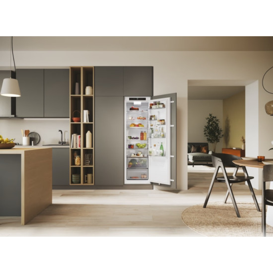 Candy CML5518EVWL beépíthető egyajtós hűtőszekrény, Wifi, 315L, 54x55x177.2 cm