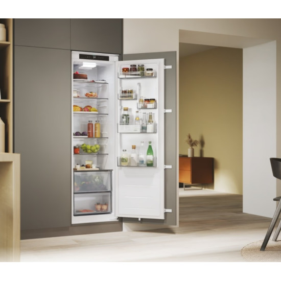 Candy CML5518EVWL beépíthető egyajtós hűtőszekrény, Wifi, 315L, 54x55x177.2 cm