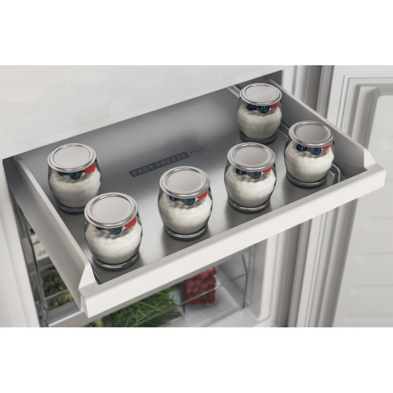 Whirlpool WHC20D013D1 beépíthető alulfagyasztós kombinált hűtőszekrény, Zen Inverter Kompresszor, 221/79L, 54x54.5x193.5 cm