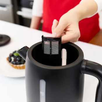 MPM MPM-MCZ-127C vízforraló, cserélhető szűrő, 1L, 2200W, fekete