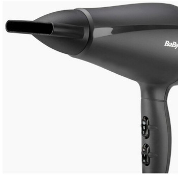 BaByliss 5910E hajszárító 2000W-os professzionális DC motorral rendelkezik és szuper könnyű súlya révén extra kényelmes használatot biztosít
