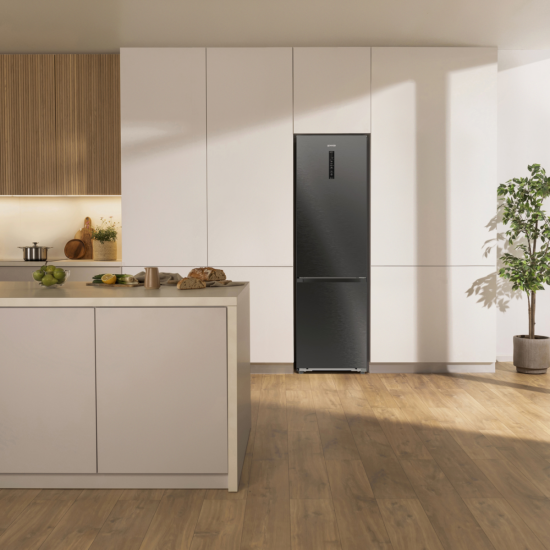 Gorenje NRB620C61BX4WFE Total No Frost alulfagyasztós kombinált hűtőszekrény, Wifi, 283/130L, inverter kompresszor,59.5x65.8x203 cm, fekete inox szín