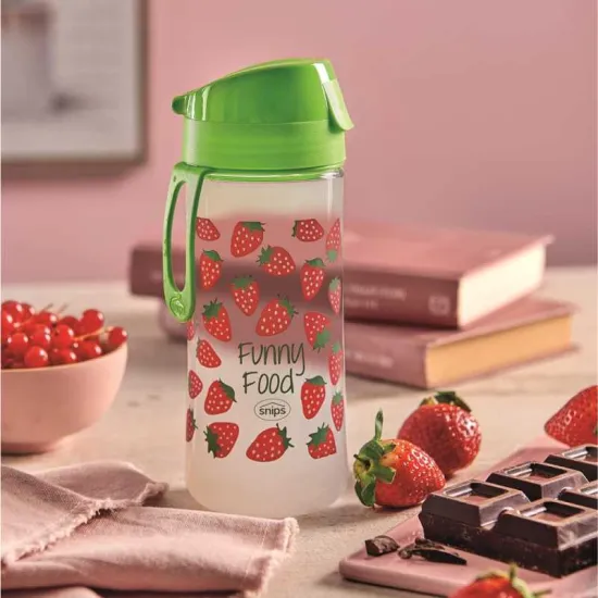 Snips 000667 0,5 l vizes palack BPA mentes, ütésálló és karcolódás mentes tritán műanyagból eper mintával