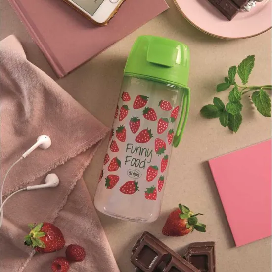 Snips 000667 0,5 l vizes palack BPA mentes, ütésálló és karcolódás mentes tritán műanyagból eper mintával