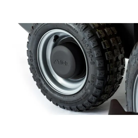 Stiga PARK 300 frontkaszás fűnyíró traktor, 3000m2 (Vágóasztal nélkül), hidrosztatikus váltóval 