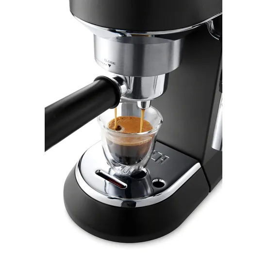 Delonghi EC685BK Dedica Pump eszpresszó kávéfőző fekete
