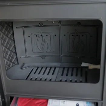 Plamen Roberto öntöttvas kandalló stílusos és eredeti dizájnnal, öntvény tűztérrel, külső levegő csatlakozás, 8.6kW 