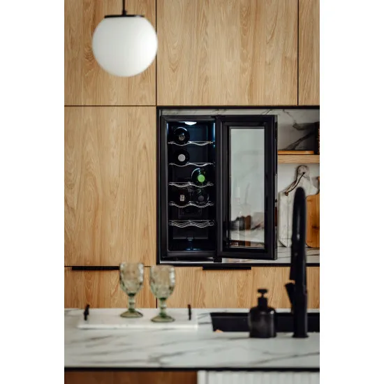 Adler AD8083 borhűtő 12 üveg tárolására, csendes thermo elektromos működés