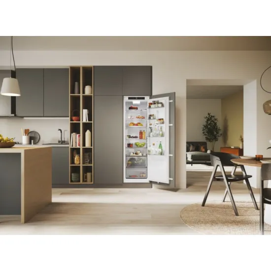 Candy CML5518EVWL beépíthető egyajtós hűtőszekrény, Wifi, 315L, 54x55x177.2 cm