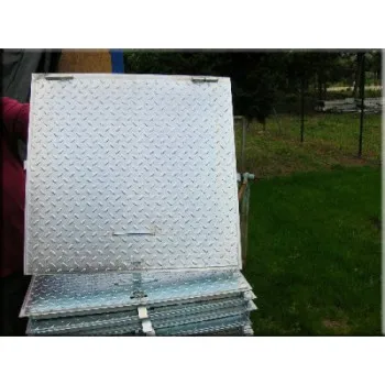 Horganyzott aknafedlap zárható 600X600