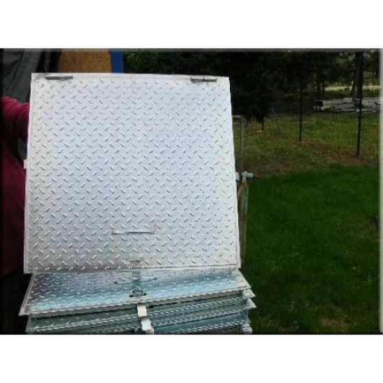 Horganyzott aknafedlap zárható 600X600