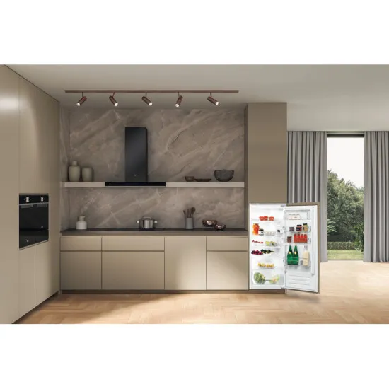 Whirlpool ARG 7182 beépíthető egyajtós hűtőszekrény, 209L, 54x54.5x122 cm, inox 