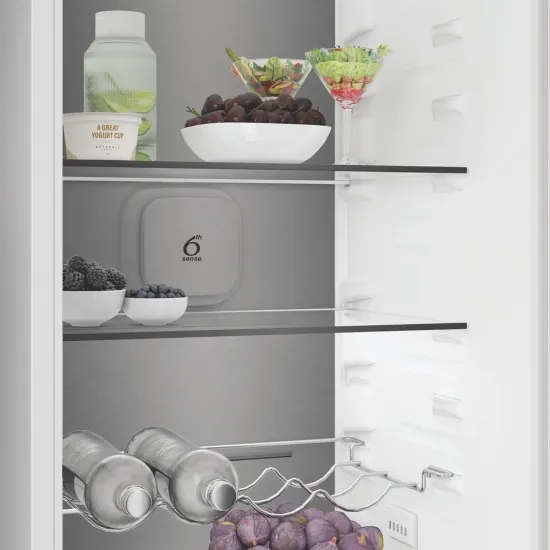 Whirlpool WHK2 5323 B5E1 Total No Frost beépíthető alulfagyasztós kombinált hűtőszekrény, 224/76L, Zen Inverter Kompresszor, 54x55x193.5 cm, cink fém szín 