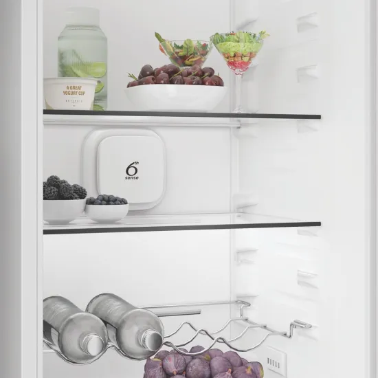 Whirlpool WHK2 5324 B6E Total No Frost beépíthető alulfagyasztós kombinált hűtőszekrény, 224/76L, Zen Inverter Kompresszor, 54x55x193.5 cm