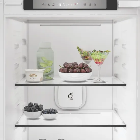 Whirlpool WHK2 5324 B6E Total No Frost beépíthető alulfagyasztós kombinált hűtőszekrény, 224/76L, Zen Inverter Kompresszor, 54x55x193.5 cm