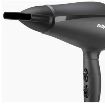 BaByliss 5910E hajszárító 2000W-os professzionális DC motorral rendelkezik és szuper könnyű súlya révén extra kényelmes használatot biztosít