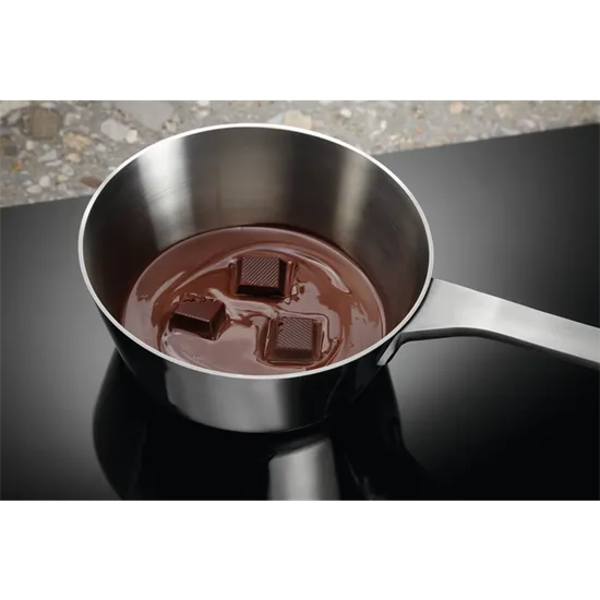 Electrolux LIR60433B beépíthető indukciós kerámia kerámialap. 59x52x4.4 cm 