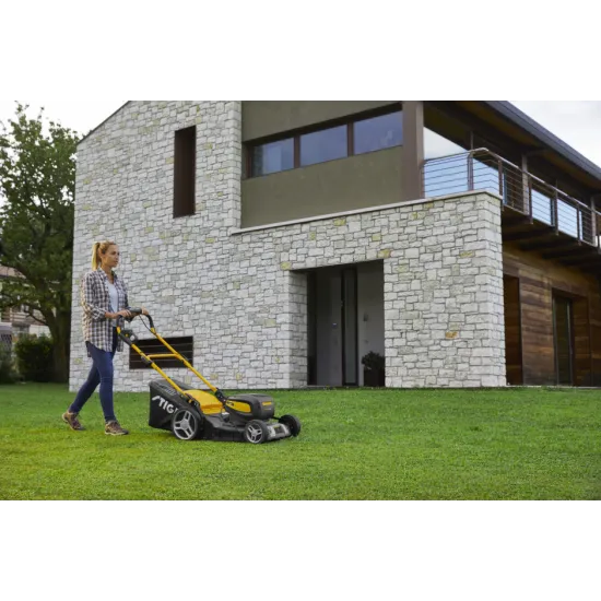 Stiga Combi 753 SQ AE akkumulátoros fűnyíró, gyűjtés, mulcsozás, oldalsó és hátsó kiszórás funkcióval