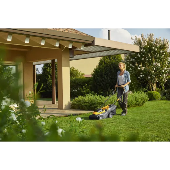 Stiga COLLECTOR 136e Kit akkumulátoros fűnyírógép,(akkumulátorral és töltővel),gyűjtő funkcióval