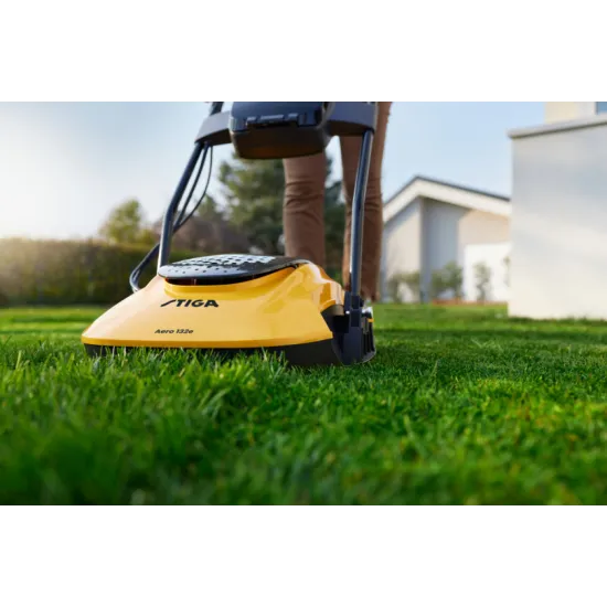Stiga AERO 132e Kit akkumulátoros fűnyíró,(akkumulátorral és töltővel)