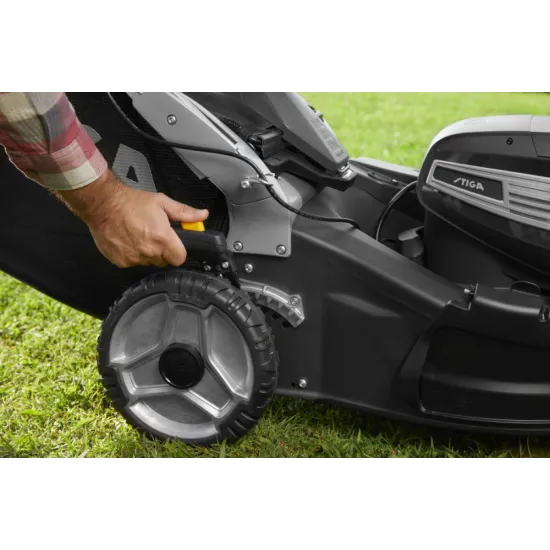 Stiga Twinclip 950e V Kit akkumulátoros fűnyíró,(akkumulátorral és töltővel),gyűjtés, hátsó/oldalsó kiszórás, mulcsozás,önjáró funkcióval