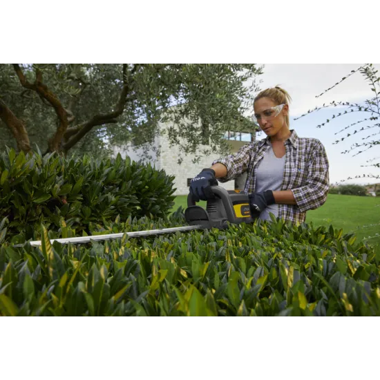 Stiga SHT 700 AE akkumulátoros sövényvágó,(akkumulátor és töltő nélkül),450W