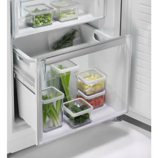 Electrolux 926649153 FZFF240 LUC4NE23WR NoFrost fagyasztószekrény 231 l jobbos ajtónyitás, érintésvezérlés 59.5x65.5x175cm 