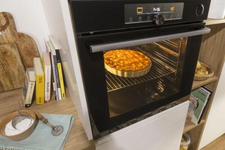 Gorenje BOS6747A01BG beépíthető fekete sütő ExtraSteam gőzfunkció 2 sütősín, 59.5x56.4x59.5 cm