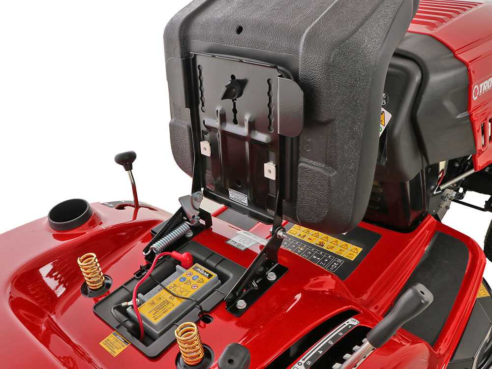 Troy-Bilt Pony 92T-S oldalkidobós mulcsozós fűnyíró traktor 92 cm, 7.5 kW