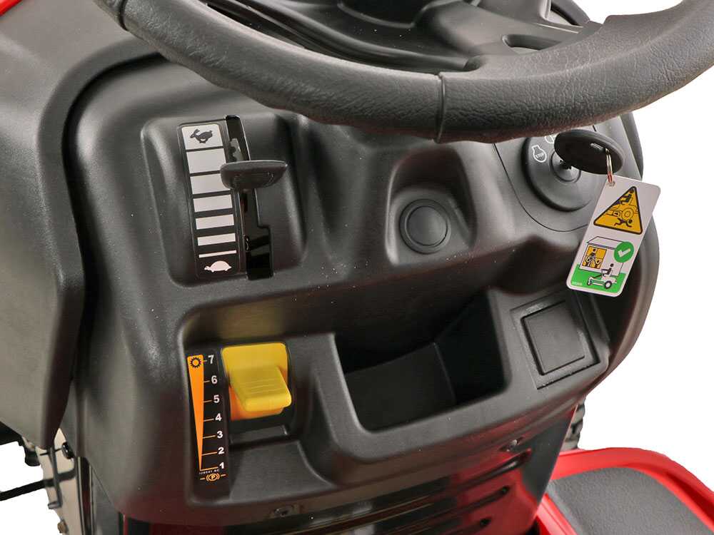 Troy-Bilt Pony 92T-S oldalkidobós mulcsozós fűnyíró traktor 92 cm, 7.5 kW