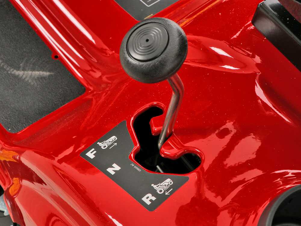 Troy-Bilt Pony 92T-S oldalkidobós mulcsozós fűnyíró traktor 92 cm, 7.5 kW