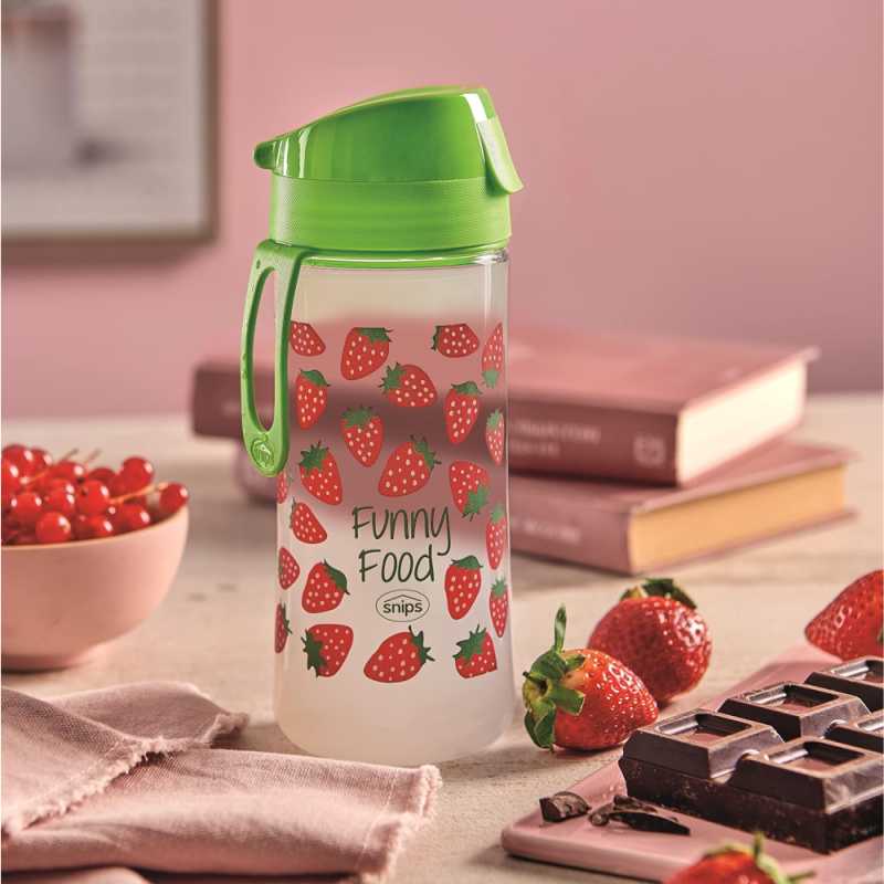 Snips 000667 0,5 l vizes palack BPA mentes, ütésálló és karcolódás mentes tritán műanyagból eper mintával