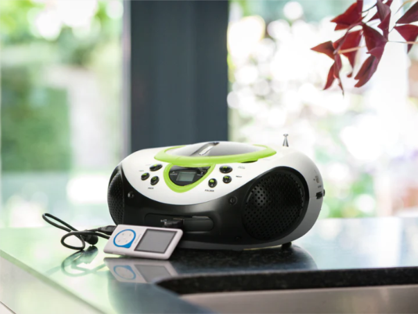 Lenco SCD-38 USB hordozható FM rádió CD és USB lejátszóval zöld/fehér 