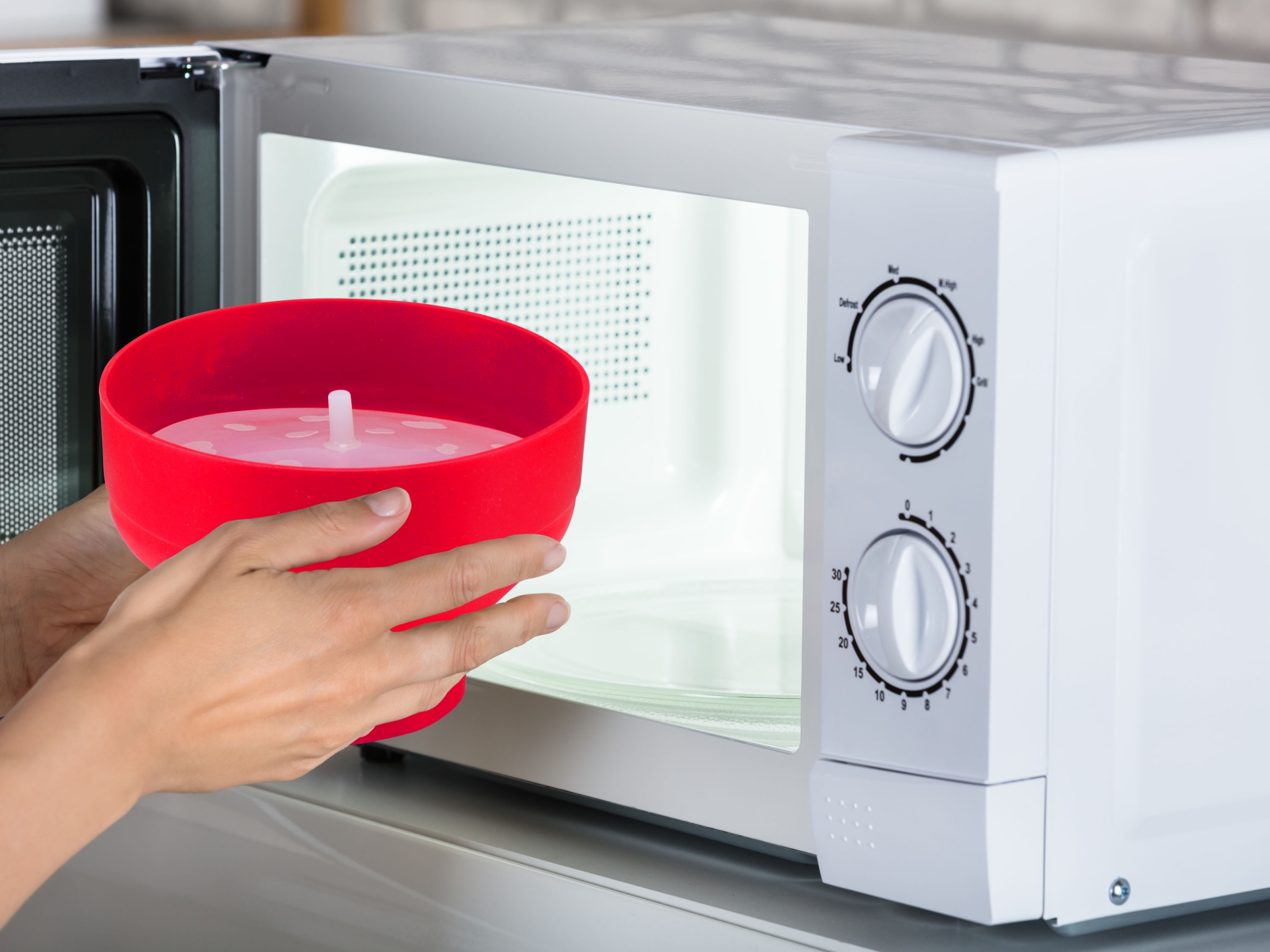 Beper C106CAS002 2,5L popcorn készítő edény, műanyag,mikrózható BPA-mentes piros
