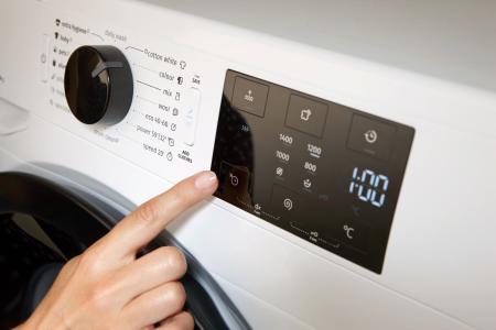 Gorenje WNEI94BS elöltöltős mosógép gőzfunkcióval 9kg, 60x61x85 cm, inverter motor 