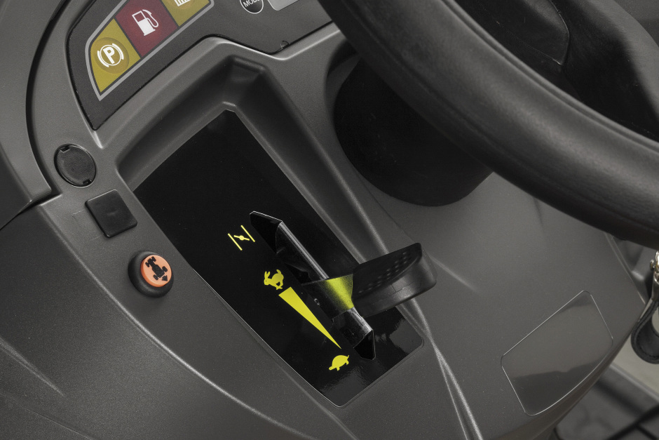 Stiga TORNADO 7108 W oldalkidobós fűnyíró traktor hidrosztatikus váltóval 