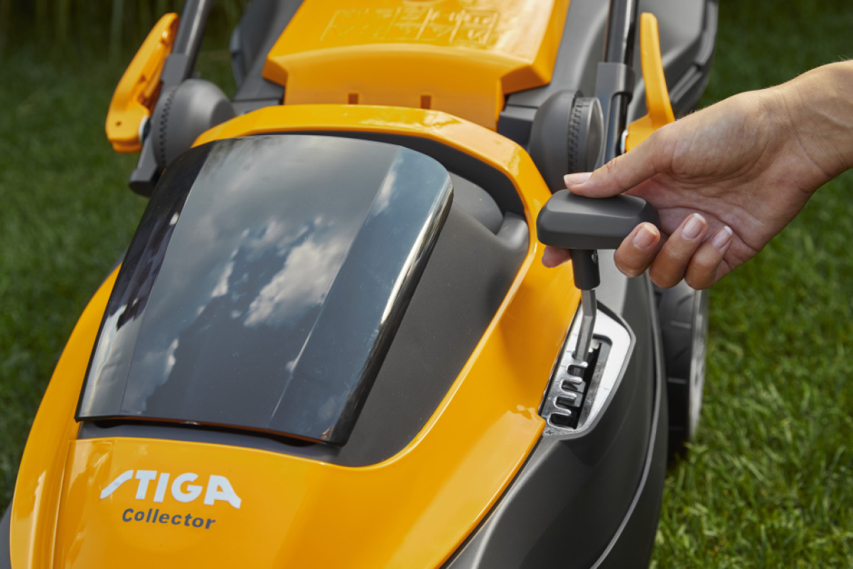 Stiga COLLECTOR 136e Kit akkumulátoros fűnyírógép,(akkumulátorral és töltővel),gyűjtő funkcióval