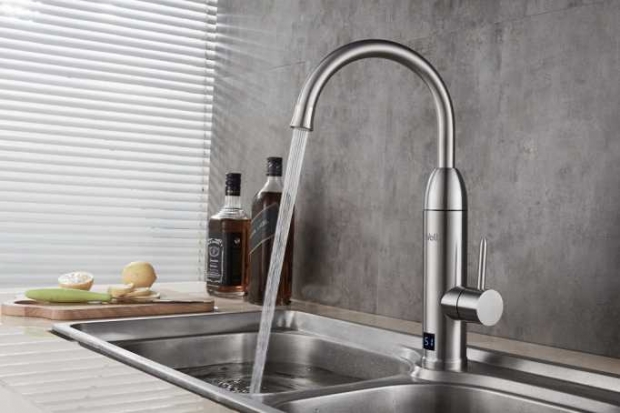 Elektromos átfolyós vízmelegítő csaptelep vízhőmérséklet kijelzéssel Well FCT-EL-Creek-WL