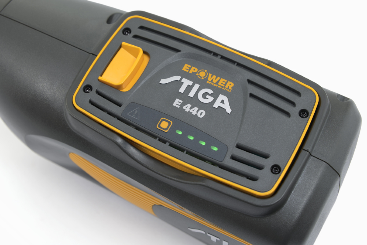 Stiga BC 700e B akkumulátoros bozótvágó,(akkumulátor és töltő nélkül),500W