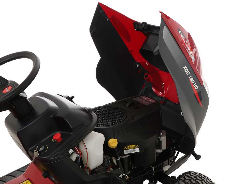 Castelgarden XDC180 HD Hidrosztatikus váltos, gyűjtős fűnyíró traktor, ST550 kéthengeres 10,4kW motorral 98cm vágószélesség, 240l gyűjtőkapacítás