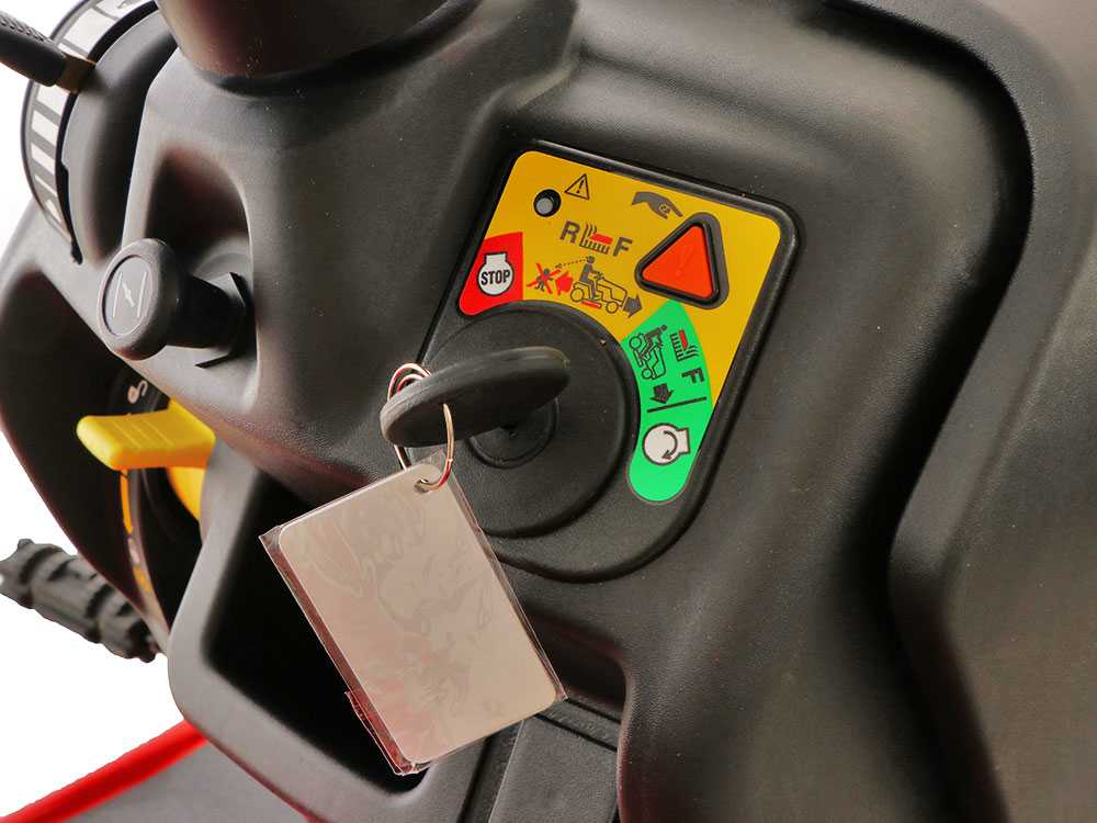Troy-Bilt, MTD Horse 107T-S AutoDrive oldalkidobós mulcsozós 2 hengeres fűnyíró traktor 107 cm, 11,4 kW
