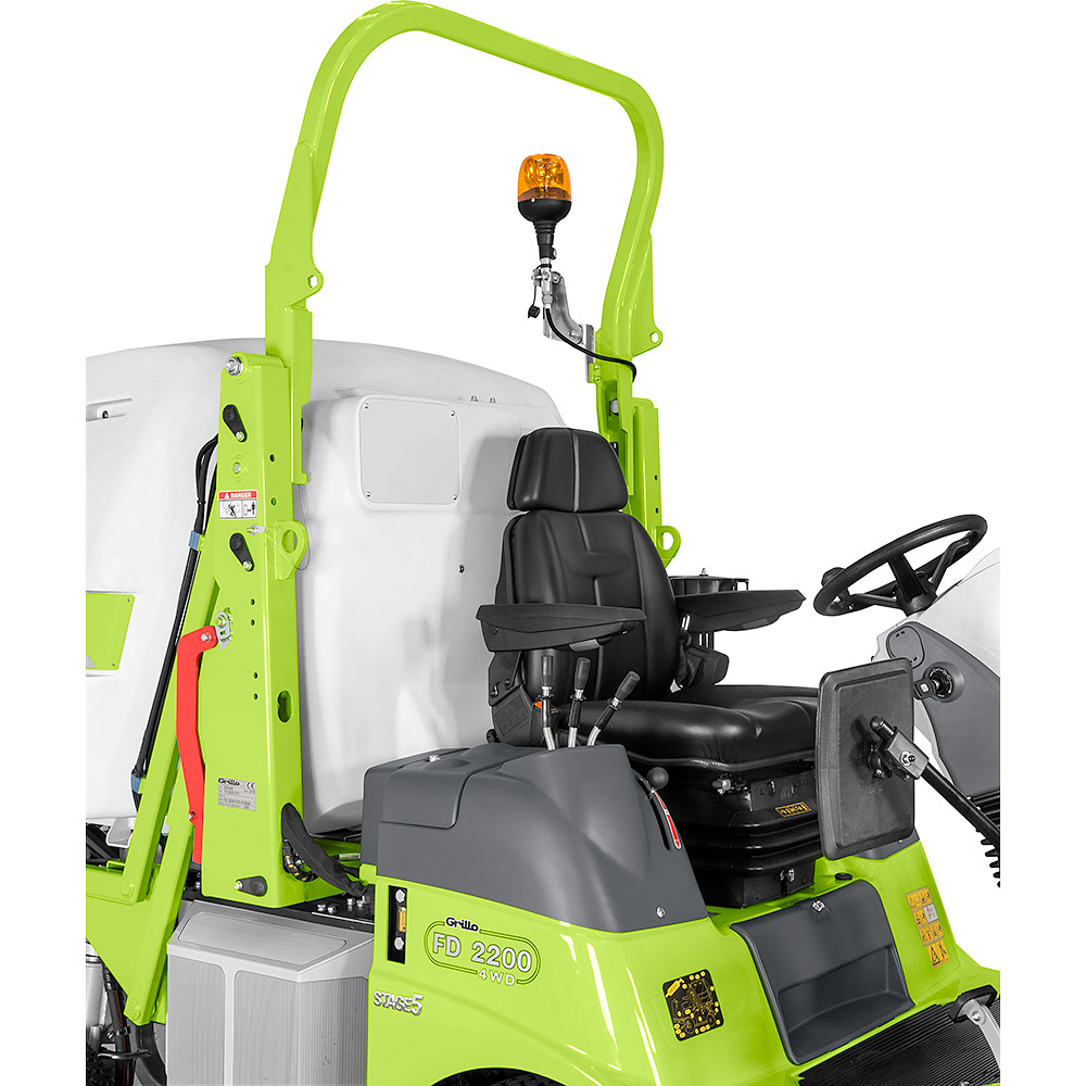 Grillo FD 2200 4WD magas ürítésű frontkaszás fűnyíró traktor,hidrosztatikus váltóval,155 cm-es vágóasztallal és 230cm-es magasságig emelhető gyűjtő kosárral
