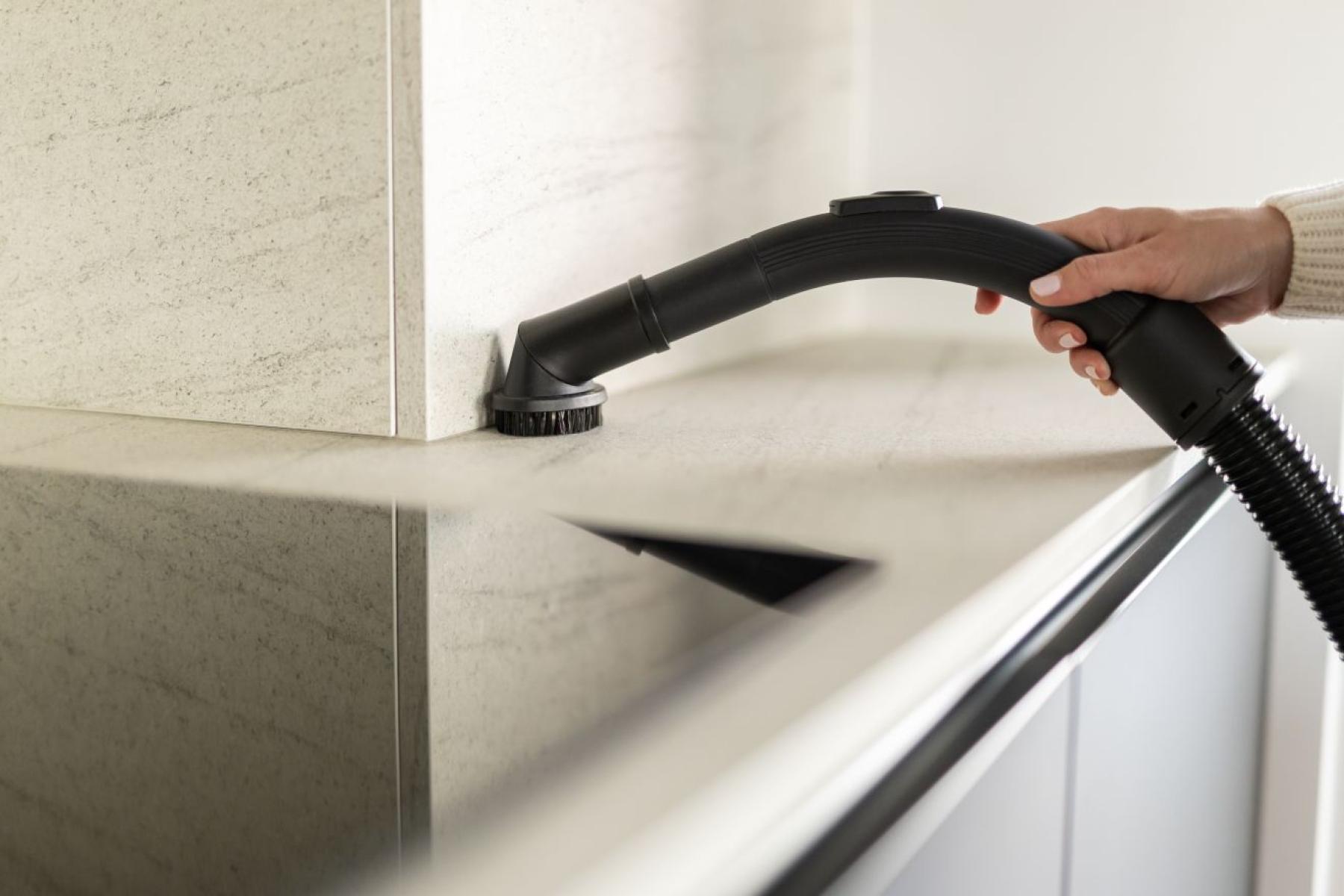 Gorenje VCE01G4AEBK porzsákos porszívó, 800W, fekete szín 