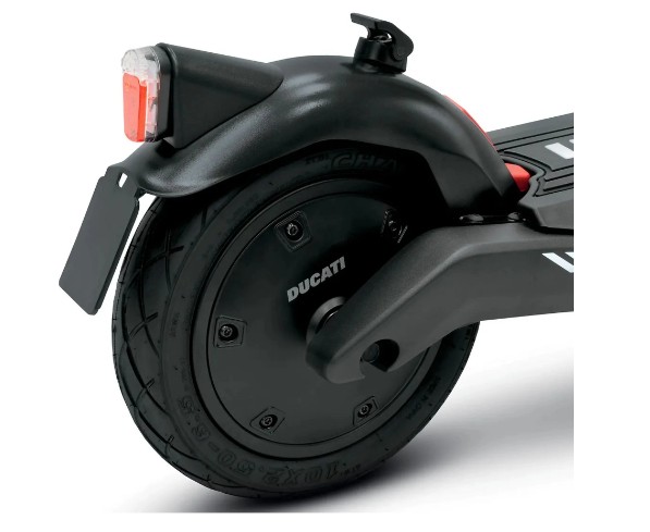 Ducati PRO-III R (DU-MO-220016) elektromos roller