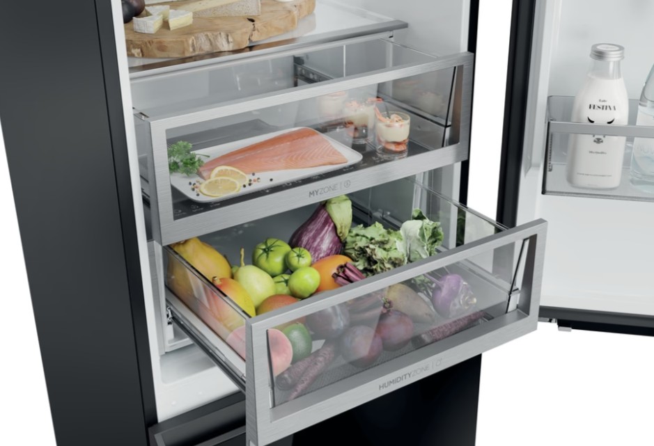 Haier CST9619DNGBW Full No Frost beépíthető alulfagyasztós kombinált hűtőszekrény, 247/137L, Wifi, 59.5x60x190.6 cm, fekete szín