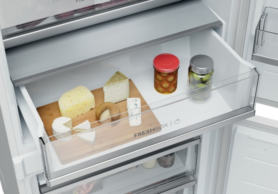 Haier HBQW5719E Total No Frost beépíthető alulfagyasztós kombinált hűtőszekrény, 281/101L, Wifi, 69x55x193.5 cm