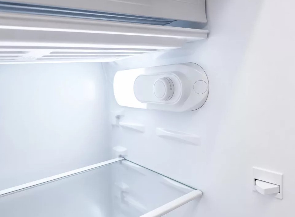 Hausmeister HM 3108 E I egyajtós hűtőszekrény, 90L, inverter motor, 47.5x44.5x85 cm